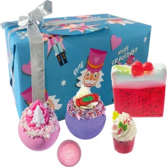   Bomb Cosmetics ajándékcsomag 2db fürdőbomba + 2db fürdősüti + szappan Diótörő
