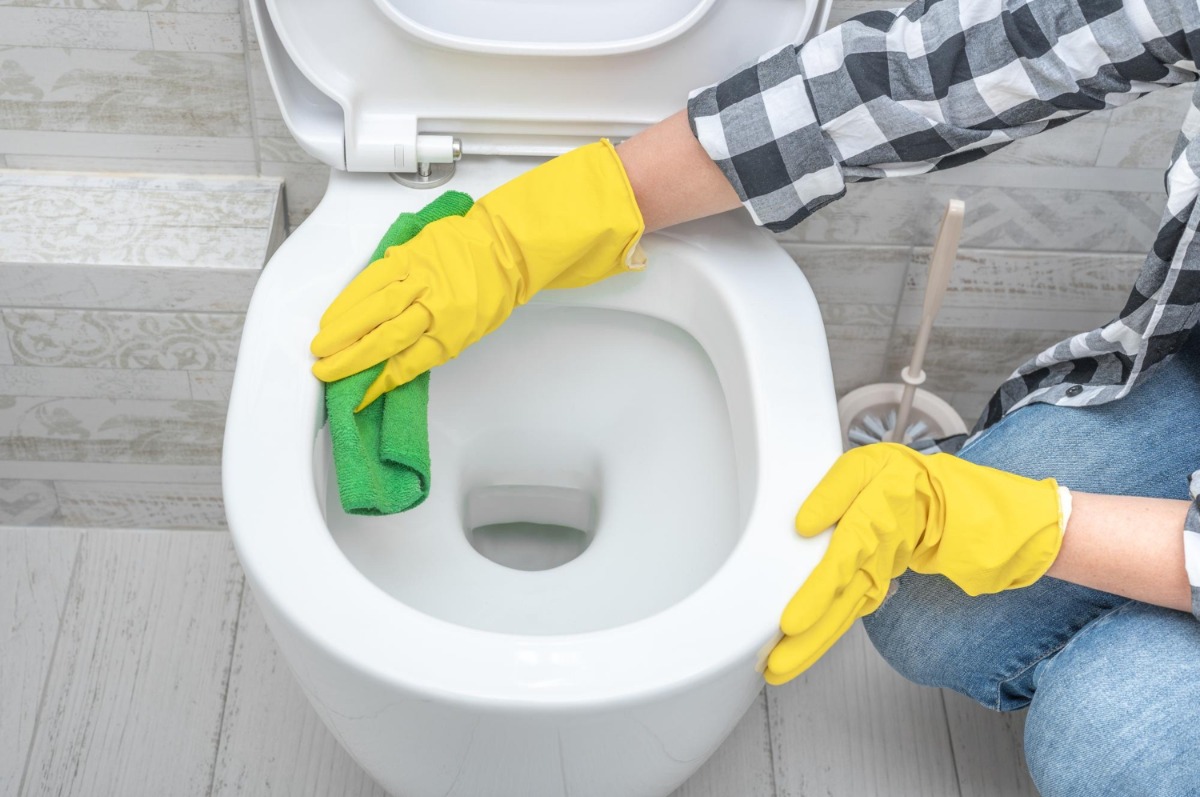 Az eldugult WC tisztítása természetes szerekkel is történhet.
