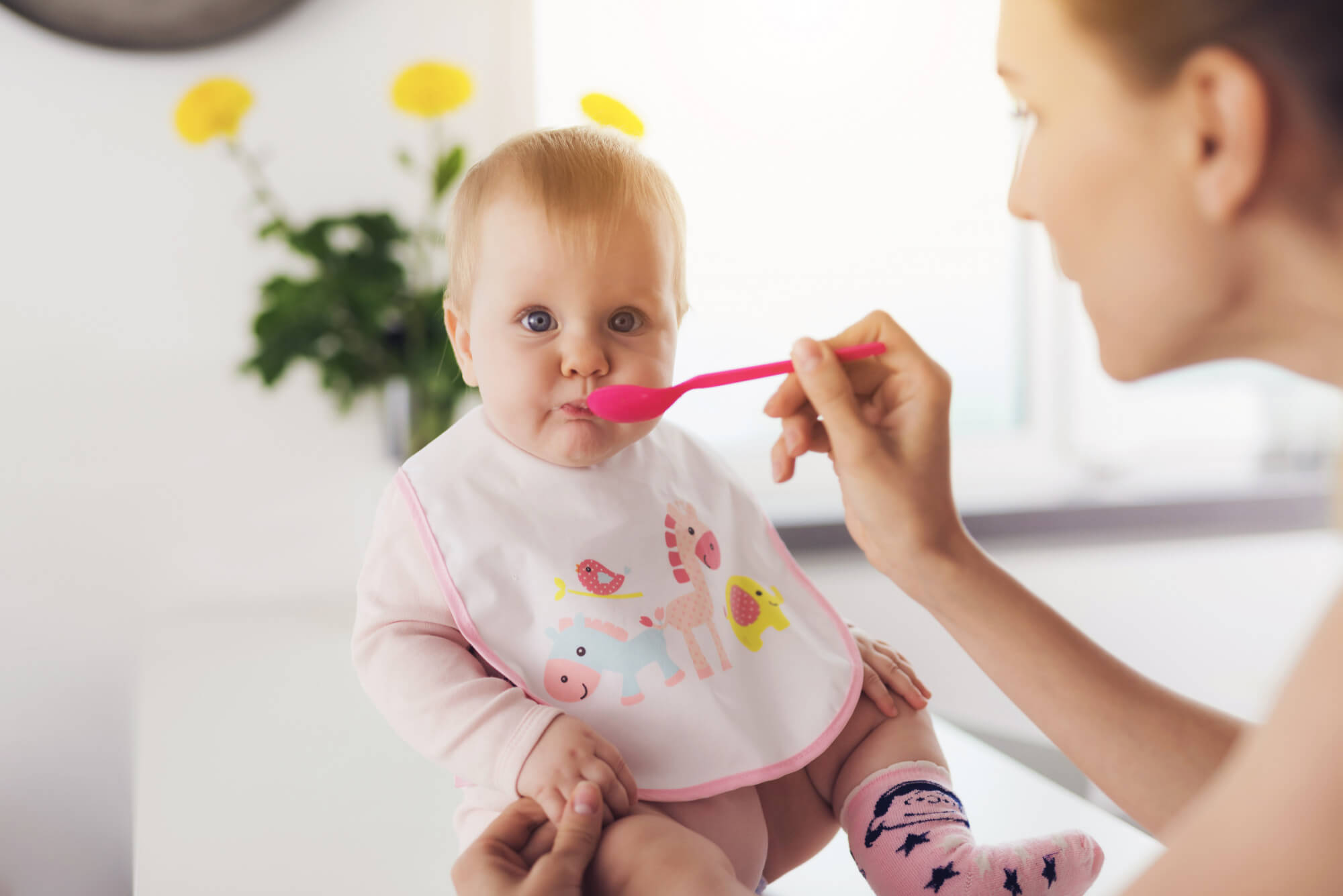 5 hónapos baba etetése: ha a baba elég fejlett hozzá, lehet már kísérletezni a hozzátáplálással.