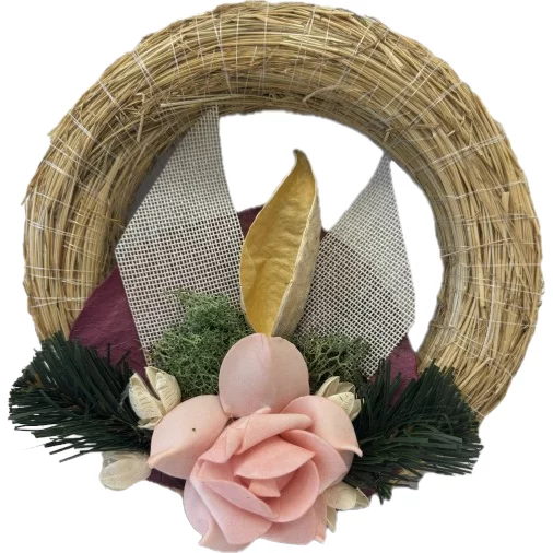 Rózsaszín rózsás szalma koszorú 20 cm