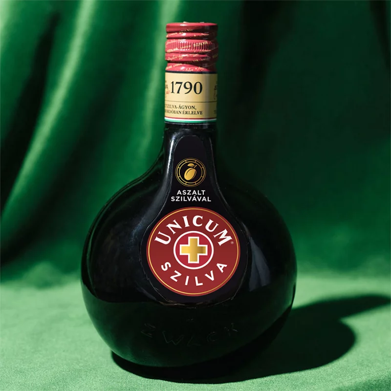 Zwack Unicum szilva gyógynövénylikőr 34,5% 0,5 l