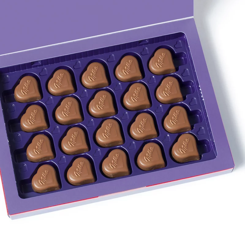 Milka alpesi tej felhasználásával készült tejcsokoládé praliné mogyorós krémtöltelékkel 110 g
