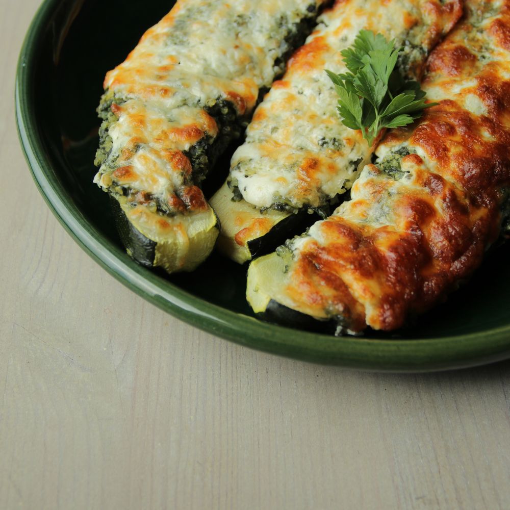 Töltött cukkíni spenóttal és quinoaval