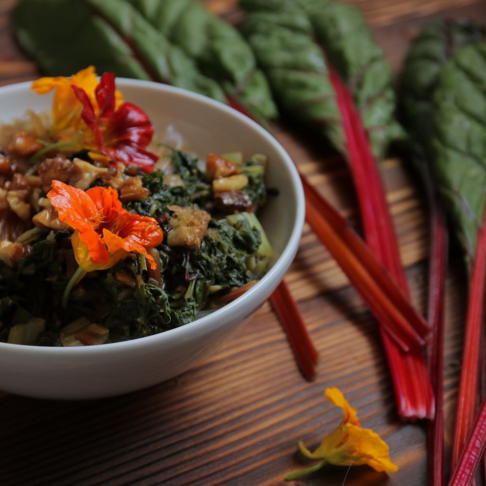 Üvegtészta mángolddal és gyömbéres pirított dióval