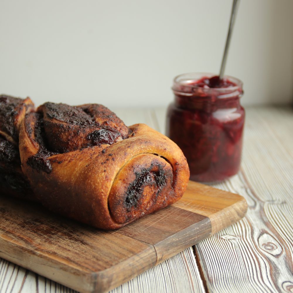 Babka mákkal és meggyel