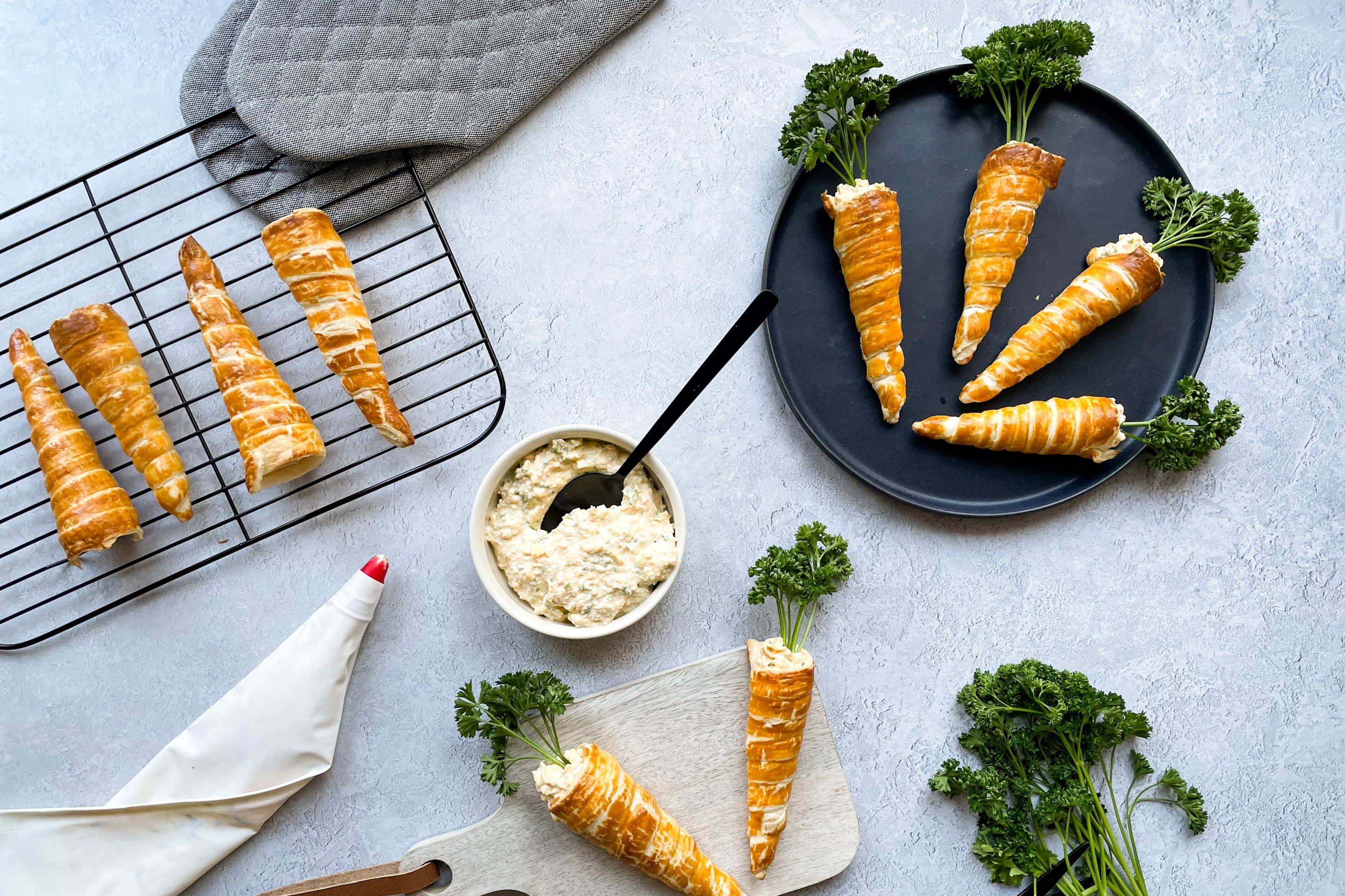 Tojáskrémmel töltött répák leveles tésztából