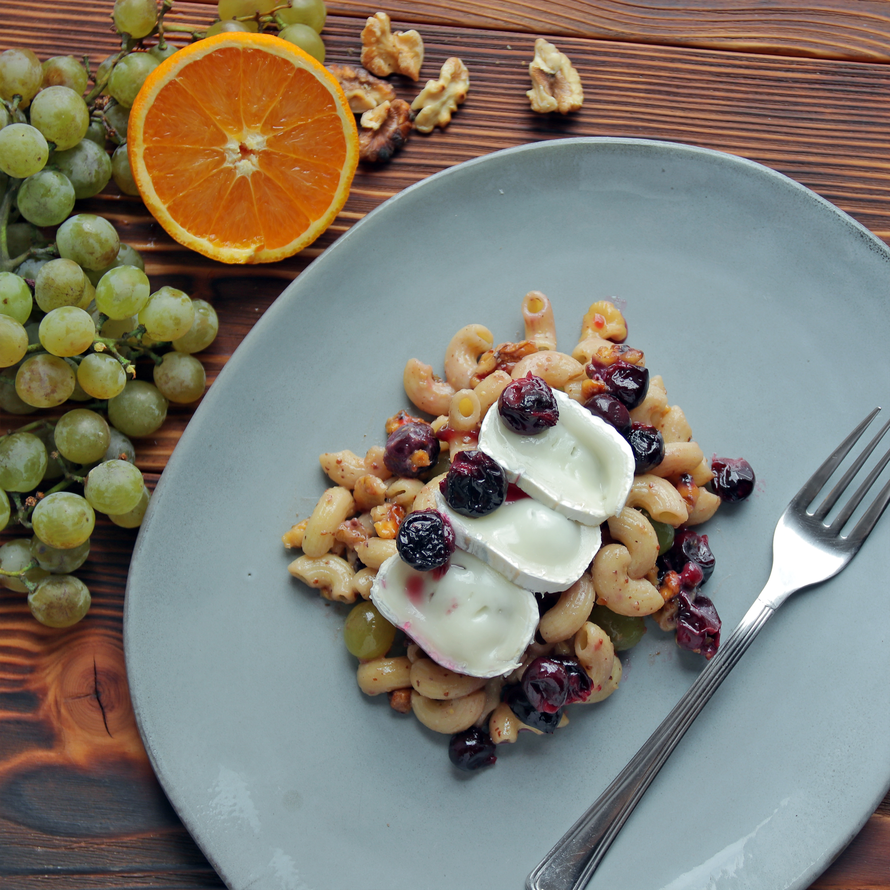 Tészta saláta sült szőlővel