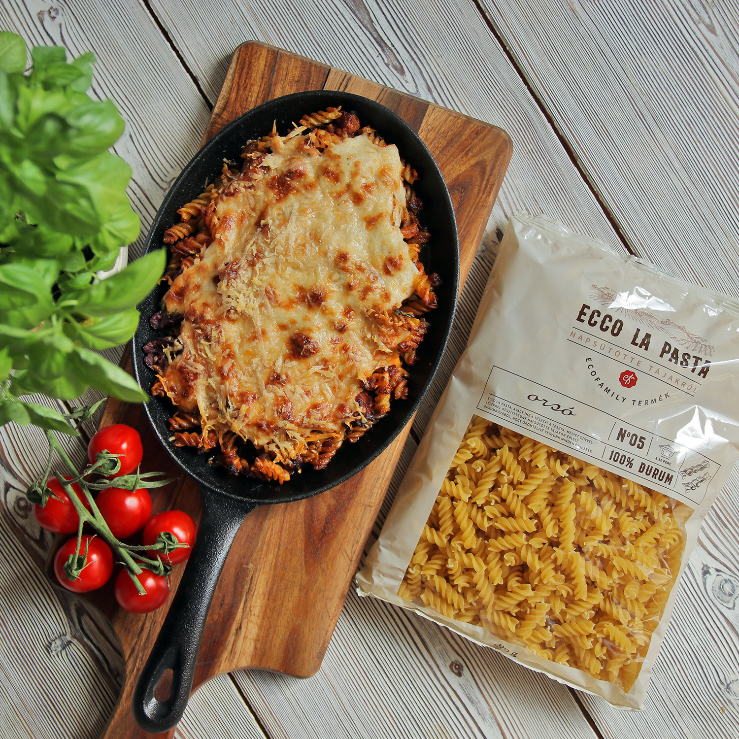 Tonhalas tészta csőben sütve paradicsomos pesztóval