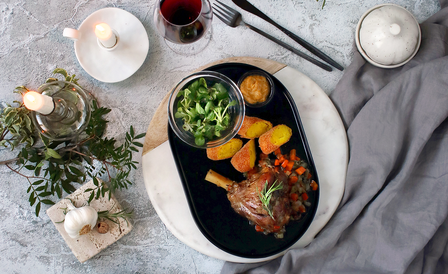 Rozmaringos bárány krokettel és salátával