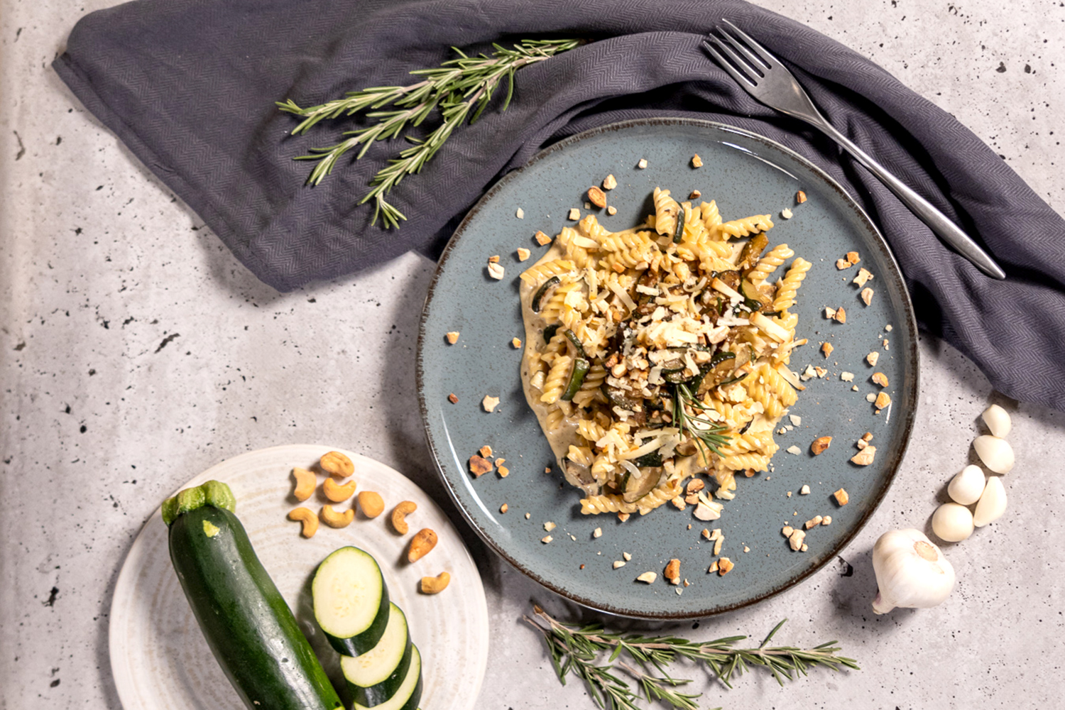 Cukkinis fusilli füstölt sajt-szósszal