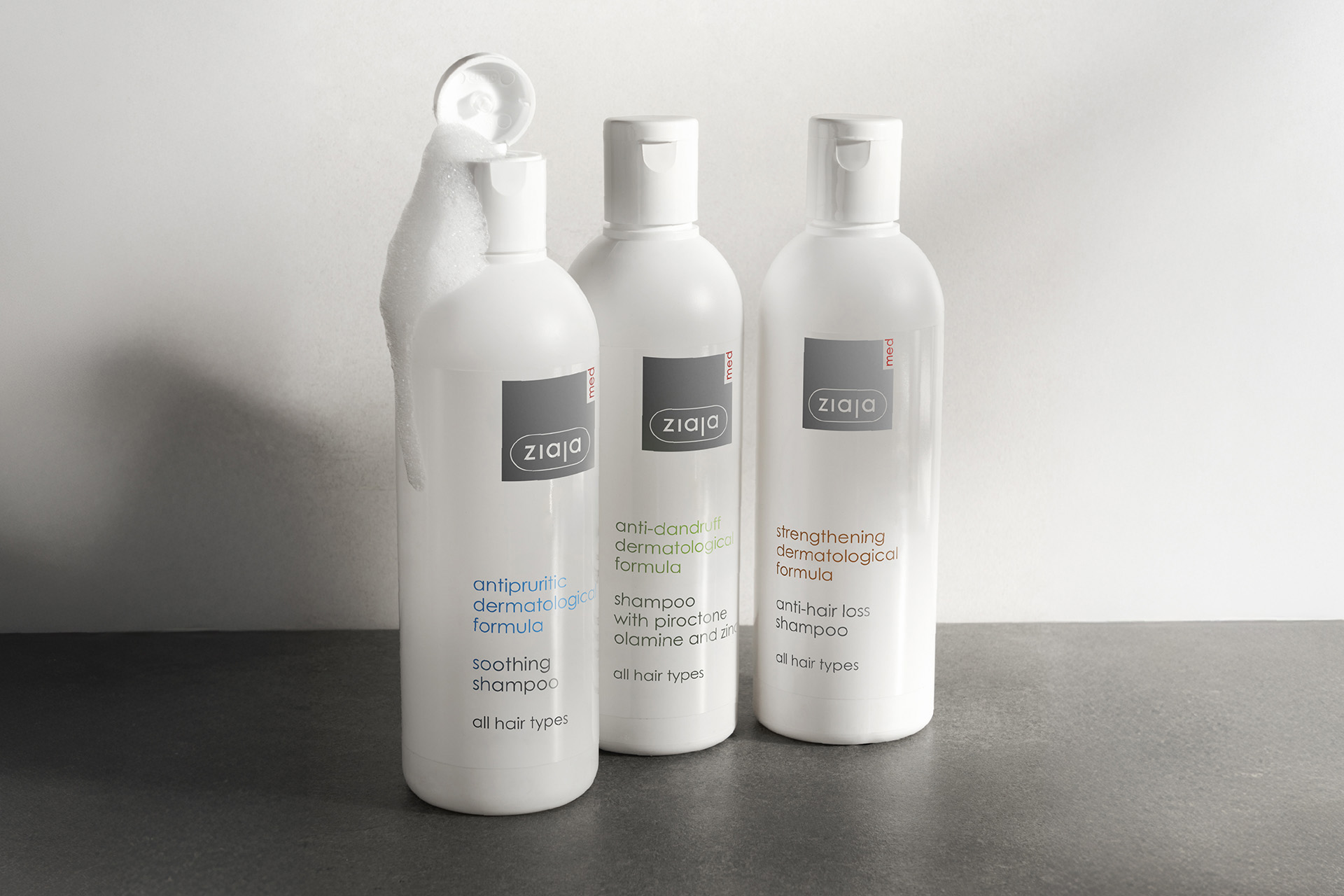 Mondj búcsút a viszketésnek, korpának és hajhullásnak a Ziaja MED samponok gyengéd hatásával!