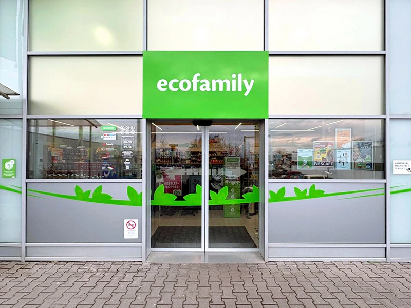 Ecofamily üzlet bejárata, Esztergom