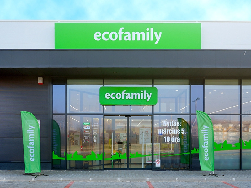 Ecofamily üzlet bejárata, Komárom