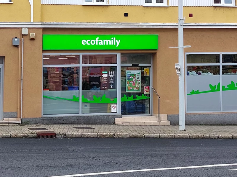 Ecofamily üzlet bejárata, Tapolca City