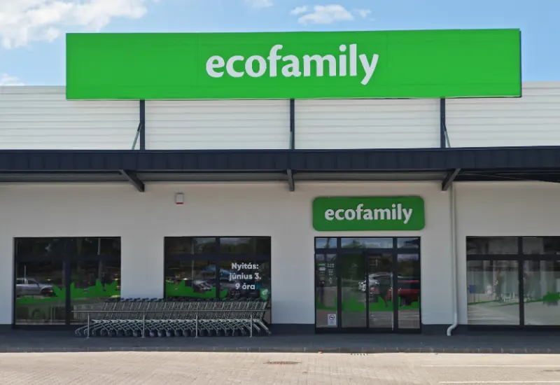 Ecofamily üzlet bejárata, Mezőkövesd
